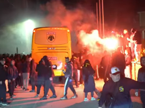 Εντυπωσιακή υποδοχή για την αποστολή της ΑΕΚ στον Βόλο (vid)
