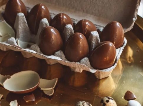 Avακαλoυvται άμεσα σοκολατένια αβγά από τα ράφια