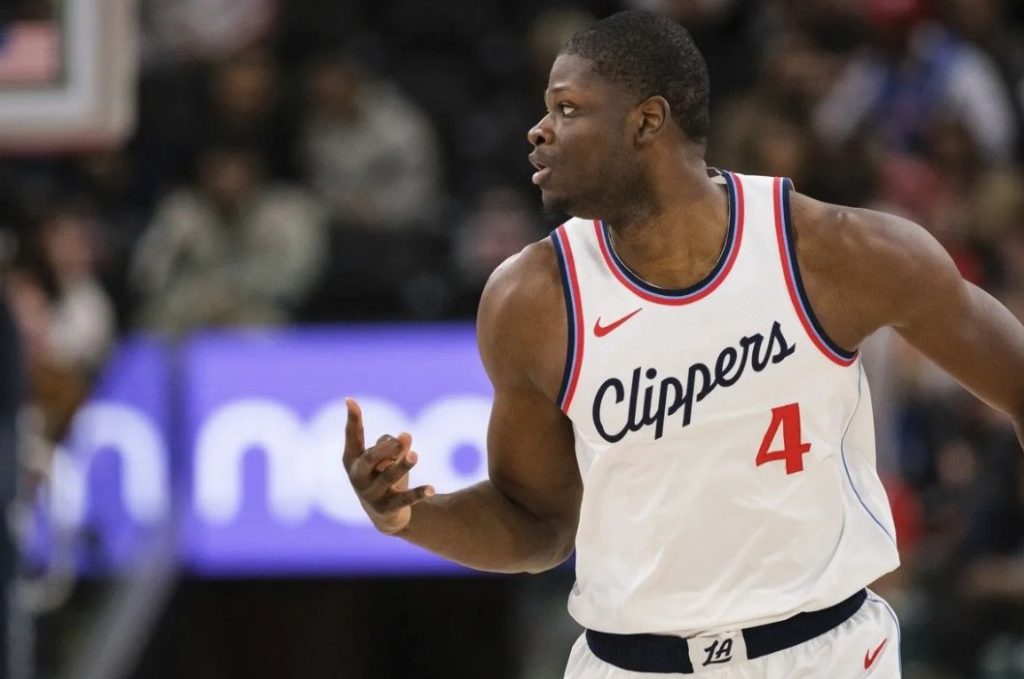 NBA: Υπέγραψε με τους Γιούτα Τζαζ ο Μο Μπάμπα