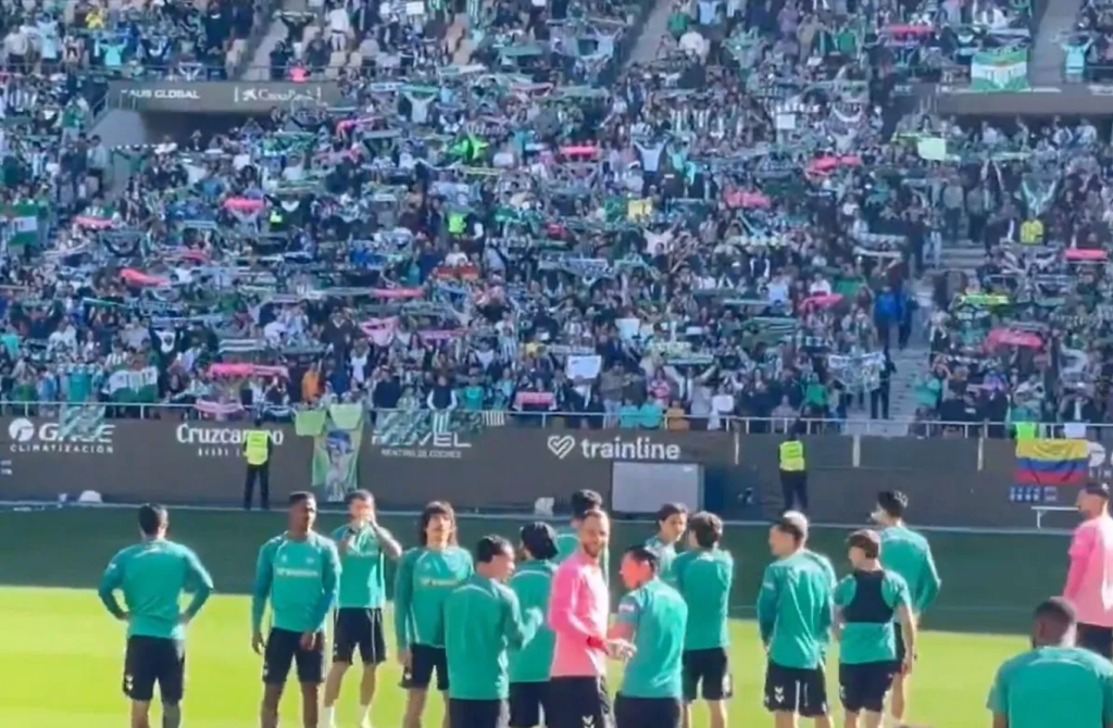 «Τρέλα» στην Μπέτις εν όψει του ντέρμπι με τη Σεβίλλη: Πάνω από 20.000 οπαδοί στην προπόνηση! (vid)