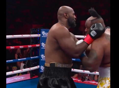 Έπος: Μποξέρ στις ΗΠΑ έχασε το… περουκίνι του μέσα στο ρινγκ και έγινε viral! (vid)