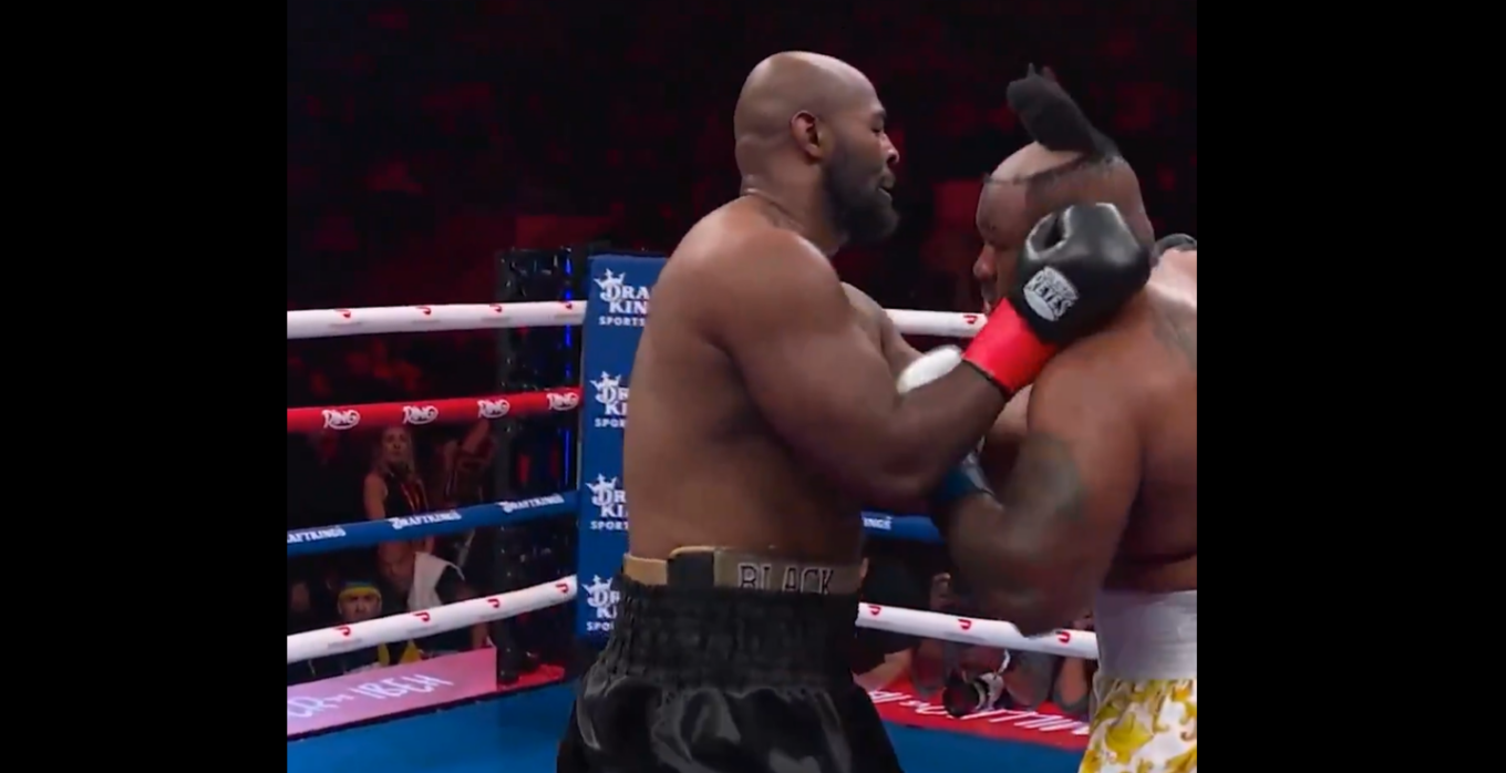Έπος: Μποξέρ στις ΗΠΑ έχασε το… περουκίνι του μέσα στο ρινγκ και έγινε viral! (vid)