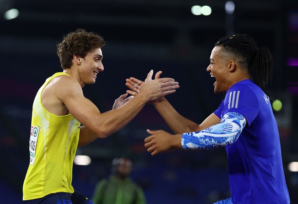 Η επική ατάκα του Καραλή στον… τραγουδιστή Ντουπλάντις (vid)