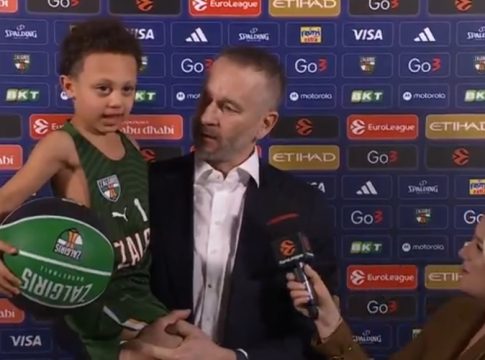 Έκλεψε την παράσταση στο flash interview το Γκοσάκι: «Ο μπαμπάκας μου ήταν καλός σήμερα» (vid)