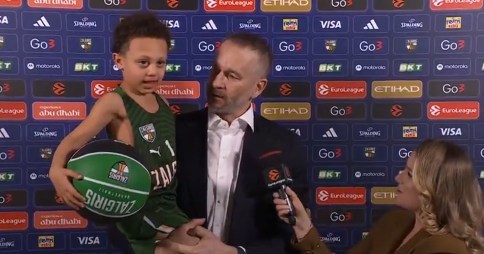 Έκλεψε την παράσταση στο flash interview το Γκοσάκι: «Ο μπαμπάκας μου ήταν καλός σήμερα» (vid)