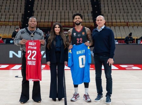 Αντάλλαξε φανέλα με τον Χένλεϊ των Los Angeles Chargers ο Ντόρσεϊ (pics)