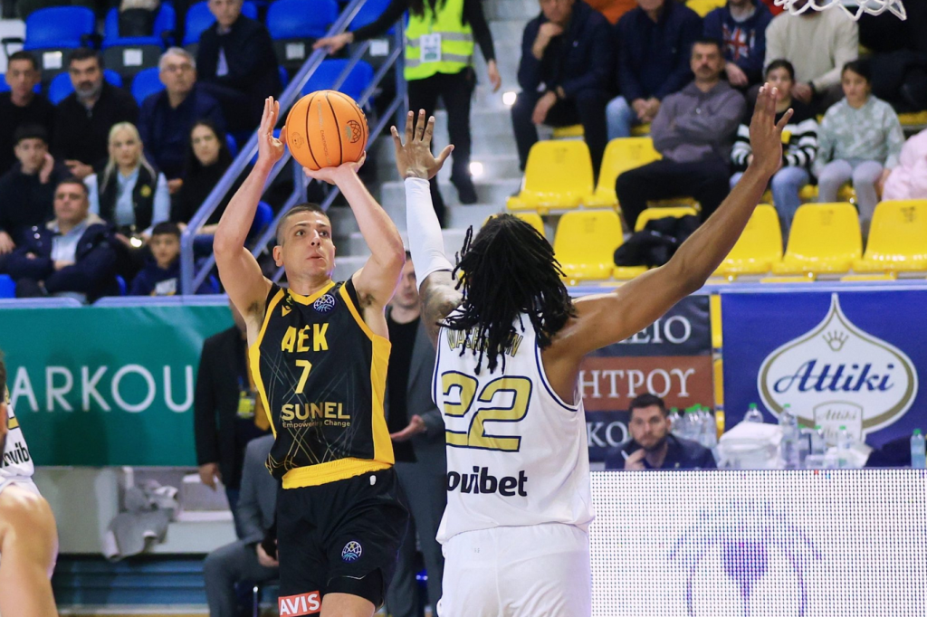 Πρόβλημα με Φλιώνη στην ΑΕΚ