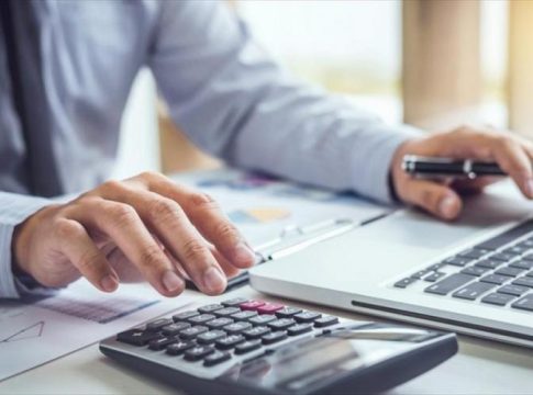 Ποιοι 18άρηδες θα πρέπει να υποβάλουν φέτος φορολογική δήλωση