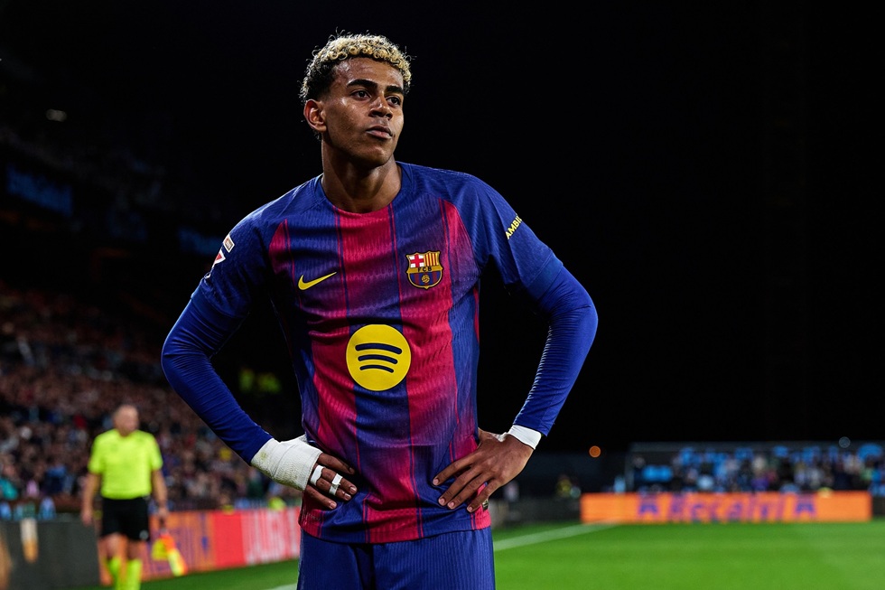 Γιαμάλ: «Προσπαθώ να μην επικεντρώνομαι μόνο στο ποδόσφαιρο, παίζω Playstation»