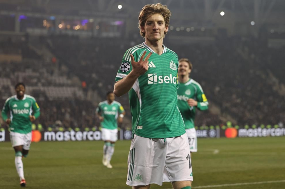 Ασύλληπτο: Πέντε γκολ στο ημίχρονο η Νιούκαστλ στην Καραμπάγκ, τα τέσσερα ο Γκόρντον που έγραψε ιστορία (vids)