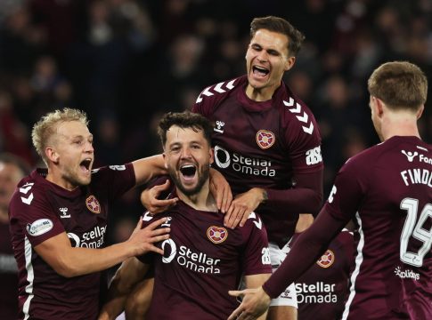 Φουλ για τίτλο η Χαρτς – Γκέλες ολκής για Ρέιντζερς και Σέλτικ