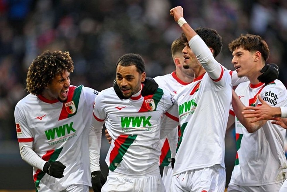 Άουγκσμπουργκ – Χάιντενχαϊμ 1-0: Βρήκε λύση από την άσπρη βούλα και ξέφυγε