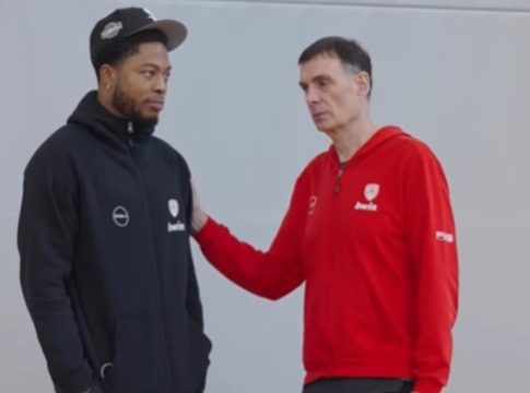 Ολυμπιακός: Τα… γκελάκια του Γουόρντ, το τετ-α-τετ των Τζόουνς-Μπαρτζώκα και τα σουτάκια του Μόρις (vid)