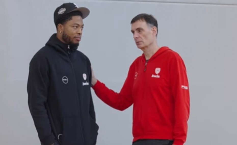 Ολυμπιακός: Τα… γκελάκια του Γουόρντ, το τετ-α-τετ των Τζόουνς-Μπαρτζώκα και τα σουτάκια του Μόρις (vid)