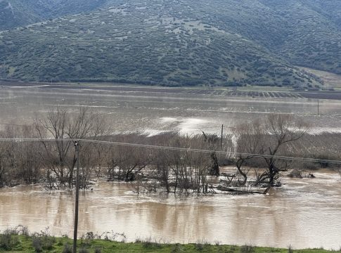 Υπερχείλισε ο Πηνειός – Πλημμύρισαν αγροτικές εκτάσεις