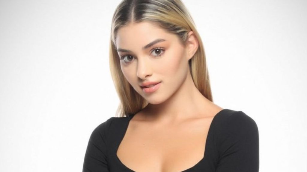 Το τόλμησε και το δείχνει η Έλενα – Σύντροφος ποδοσφαιριστή έκανε αυξητική στήθους (pics)