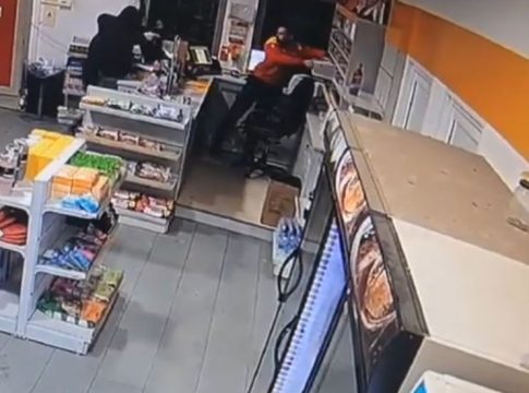 Κρήτη: Ληστεία σε βενζινάδικο – Βίντεο δείχνει καρέ-καρέ τις ενέργειες των δραστών