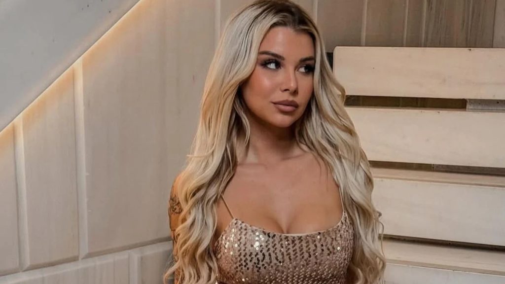 Αποκαλυπτικό ατύχημα για τη Modern Cinderella, άνοιξε το φόρεμα στο J2US (vid)