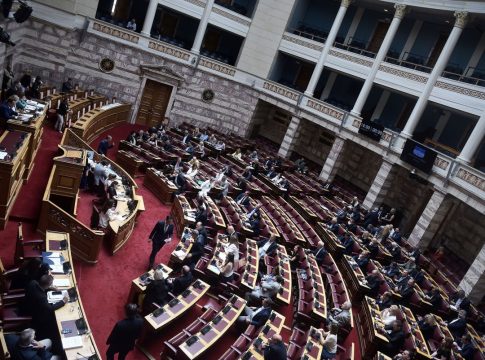 Υπερψηφίστηκε το νομοσχέδιο για τις συλλογικές συμβάσεις