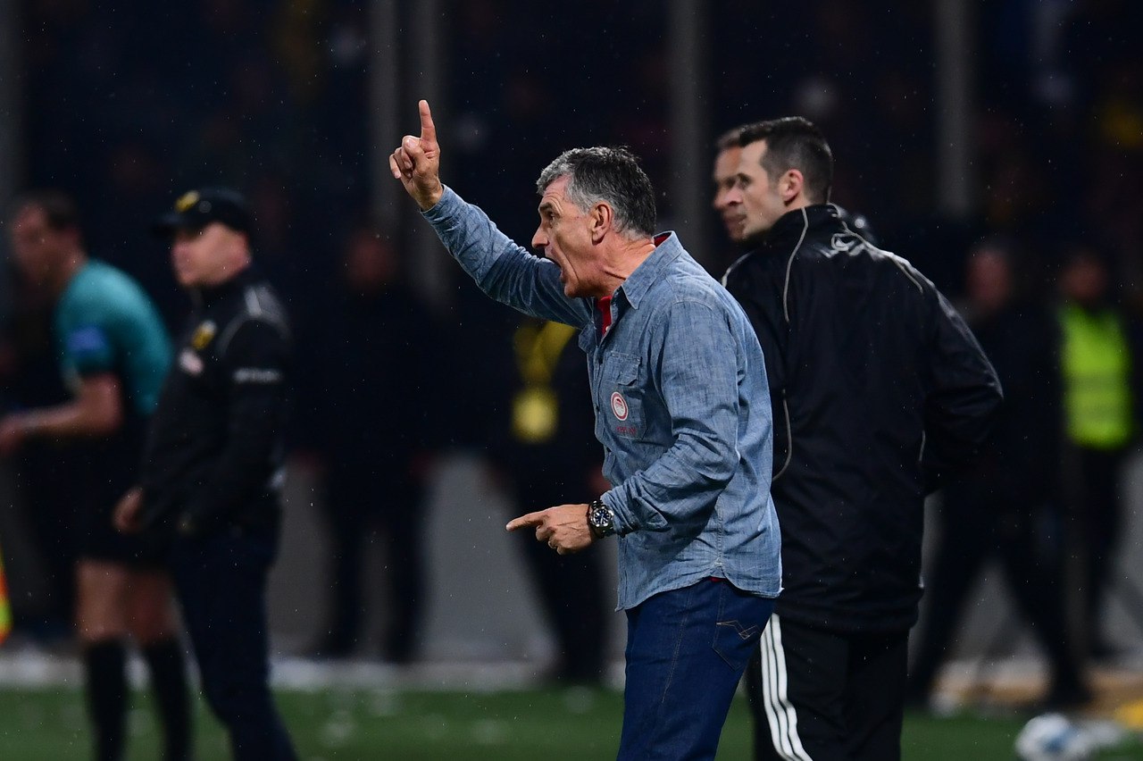 Ολυμπιακός: Οι γραφικότητες, η στοχοποίηση και ένας Γολγοθάς