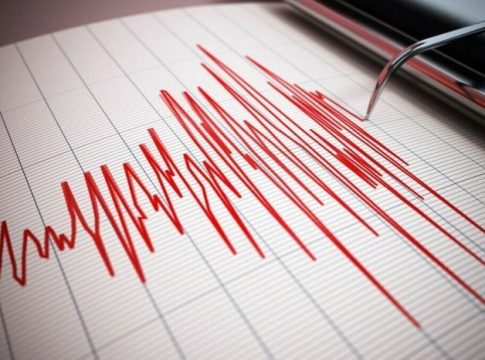 Ισχυρός σεισμός 4,9 Ρίχτερ στην Ανατολική Τουρκία (vid)