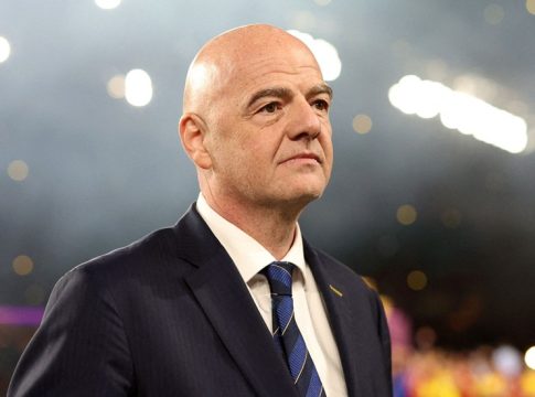 FIFA: Θα αξιολογήσει την άρση του αποκλεισμού των ρωσικών ομάδων, σύμφωνα με τον Ινφαντίνο