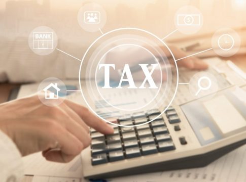 Εφορία: Ποιοι δικαιούνται κούρεμα έως 50% στα πρόστιμα – Τι πρέπει να κάνετε