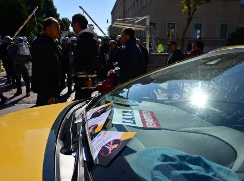 Ταξί: Κλιμακώνουν με νέες απεργίες – Σκληραίνει την στάση του ο ΣΑΤΑ