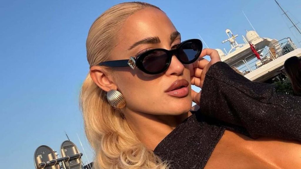 Ιωάννα Τούνη: Κάνει διακοπές Σαουδική Αραβία αλλά το μόνο που σκέφτεται είναι να ρίχνει καρφιά στον Αλεξάνδρου