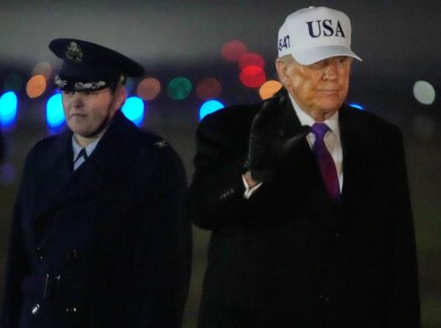 Ο Τραμπ λέει πως θα διατάξει τη δημοσιοποίηση των «αρχείων» για… UFO και τους εξωγήινους