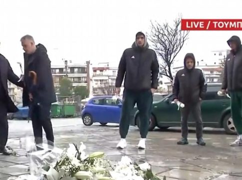 Στην Τούμπα ο Παναθηναϊκός – Τίμησε τη μνήμη των επτά φίλων του ΠΑΟΚ