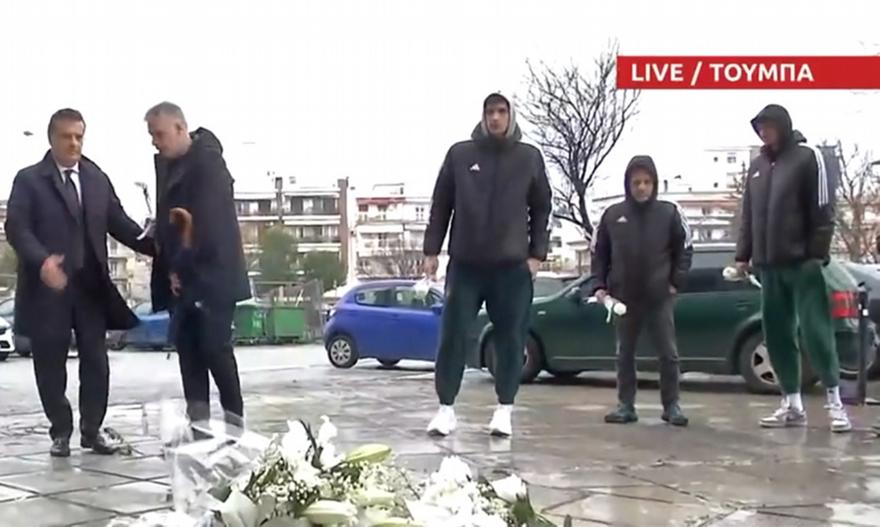 Στην Τούμπα ο Παναθηναϊκός – Τίμησε τη μνήμη των επτά φίλων του ΠΑΟΚ