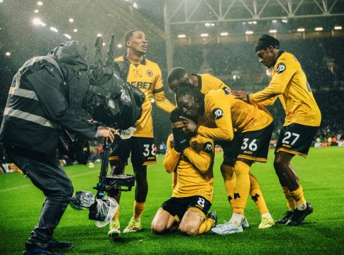 Γουλβς – Άστον Βίλα 2-0: Ήττα σοκ για τους «χωριάτες» από την ουραγό!