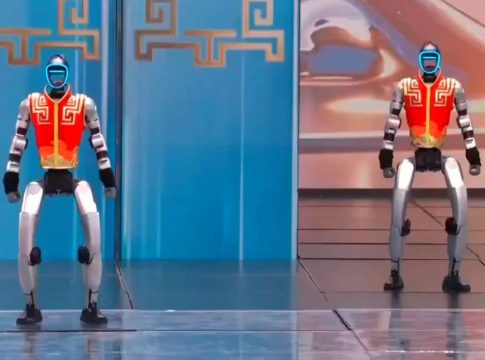 Απίστευτο βίντεο: Ρομπότ στην Κίνα χορεύουν και κάνουν… κουνγκ φου!