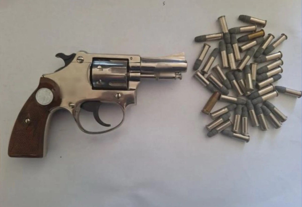 Κρήτη: Δύο συλλήψεις για όπλο, σφαίρες και χιλιάδες κροτίδες