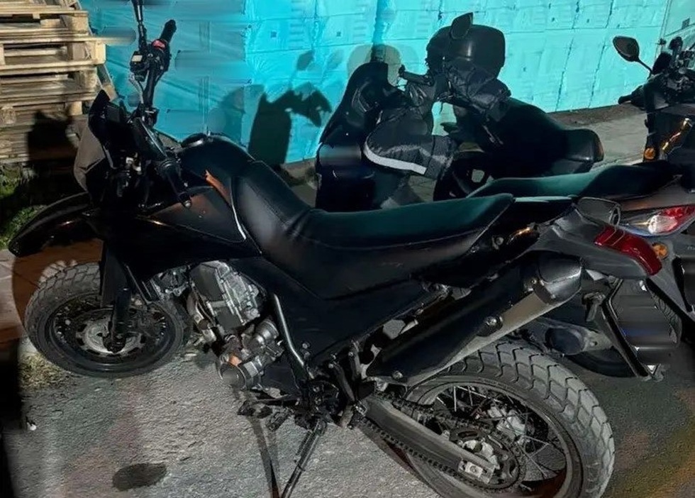 Συνελήφθησαν στη Νέα Φιλαδέλφεια οι ληστές με τη μηχανή που έκλεβαν τσάντες από διερχόμενα αυτοκίνητα