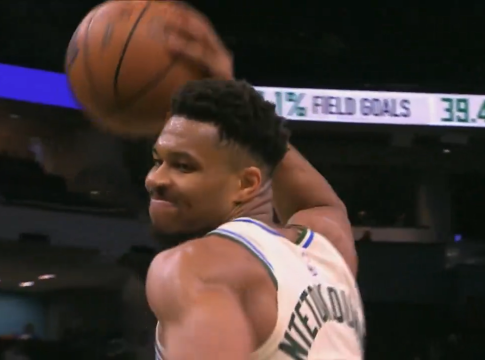 Εκνευρισμένος ο Αντετοκούνμπο: Πέταξε την μπάλα και τιμωρήθηκε με τεχνική ποινή στη νέα ήττα των Μπακς