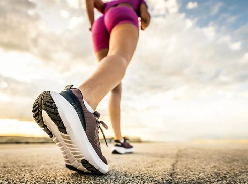 Τελικά τι ισχύει; – Με το τρέξιμο ή με το περπάτημα «καίμε» τις περισσότερες θερμίδες;