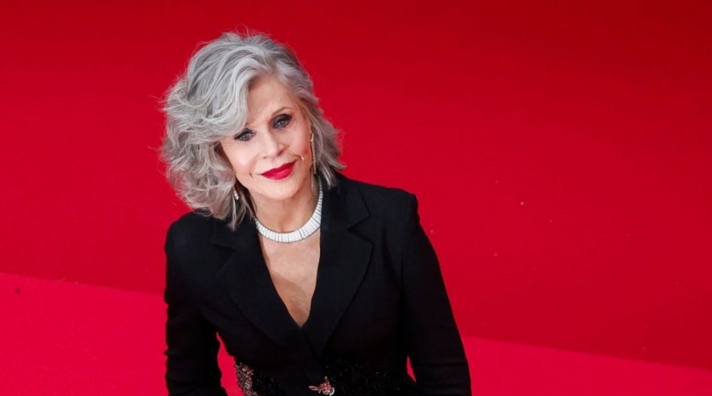 Η Τζέιν Φόντα ενάντια στο πόλεμο των ΗΠΑ και Ισράηλ στο Ιράν – «Οι γονείς μαζεύουν τα παιδιά τους από τα συντρίμμια»