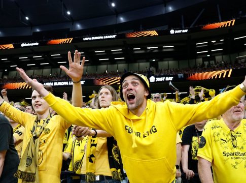 Έπος: Οπαδός της Μπόντο/Γκλιμτ κουρεύτηκε στο γήπεδο για τις πέντε σερί νίκες της ομάδας στο Champions League (vid)