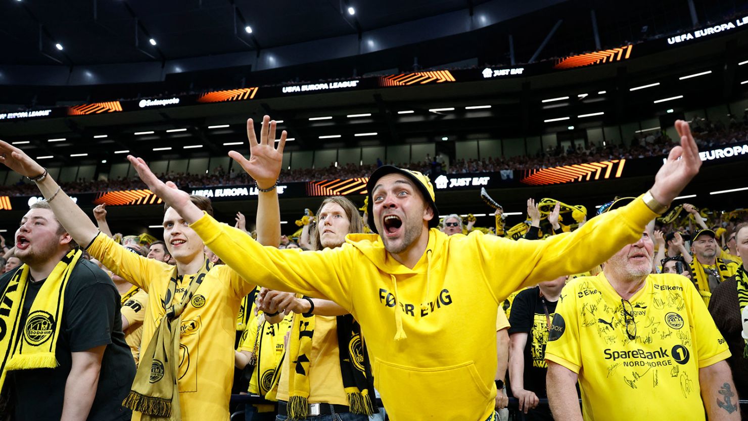 Έπος: Οπαδός της Μπόντο/Γκλιμτ κουρεύτηκε στο γήπεδο για τις πέντε σερί νίκες της ομάδας στο Champions League (vid)