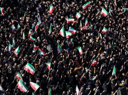 Εκδίκηση για τον θάνατο του Χαμενεΐ υπόσχεται το Ιράν