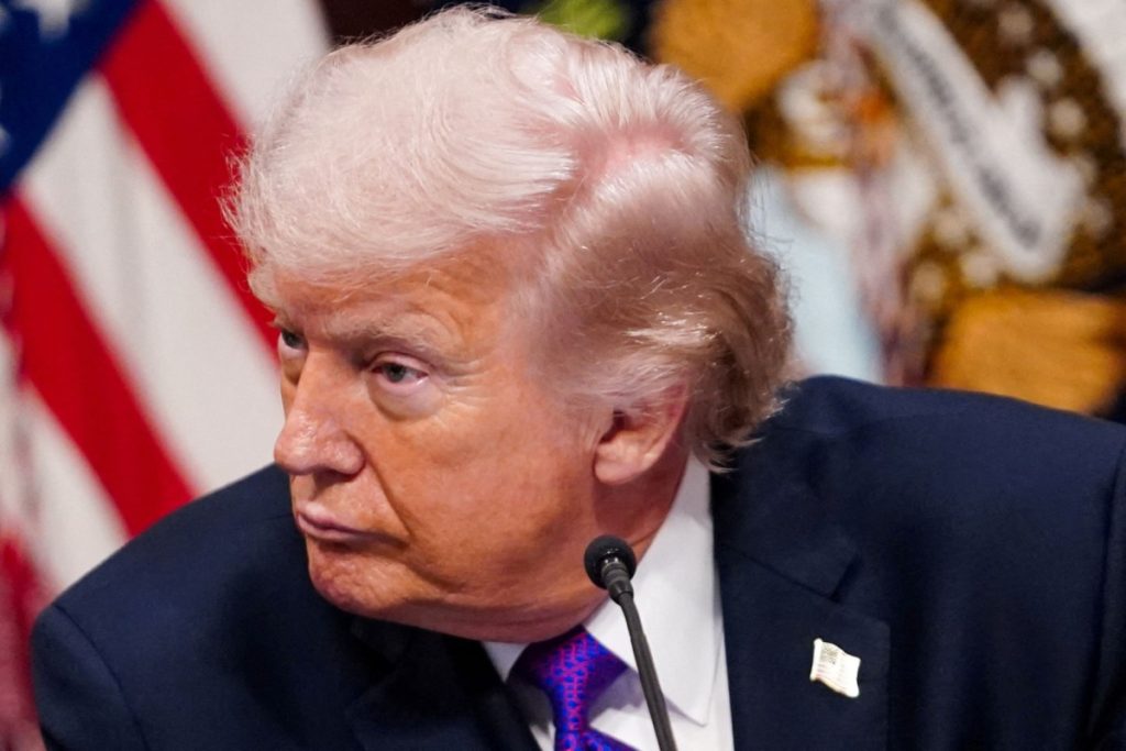 Κυνικός ο Τραμπ, δεν αποκλείει ιρανικά αντίποινα στις ΗΠΑ – «Στον πόλεμο κάποιοι άνθρωποι θα πεθάνουν»