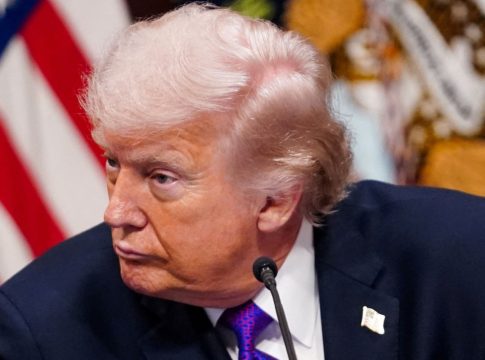 Κυνικός ο Τραμπ, δεν αποκλείει ιρανικά αντίποινα στις ΗΠΑ – «Στον πόλεμο κάποιοι άνθρωποι θα πεθάνουν»