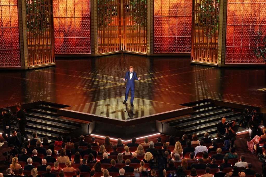 Δεν έλειπε από τα Όσκαρ ο… Τραμπ: Τα «καρφιά» του παρουσιαστή Κόναν Ο’Μπράιεν