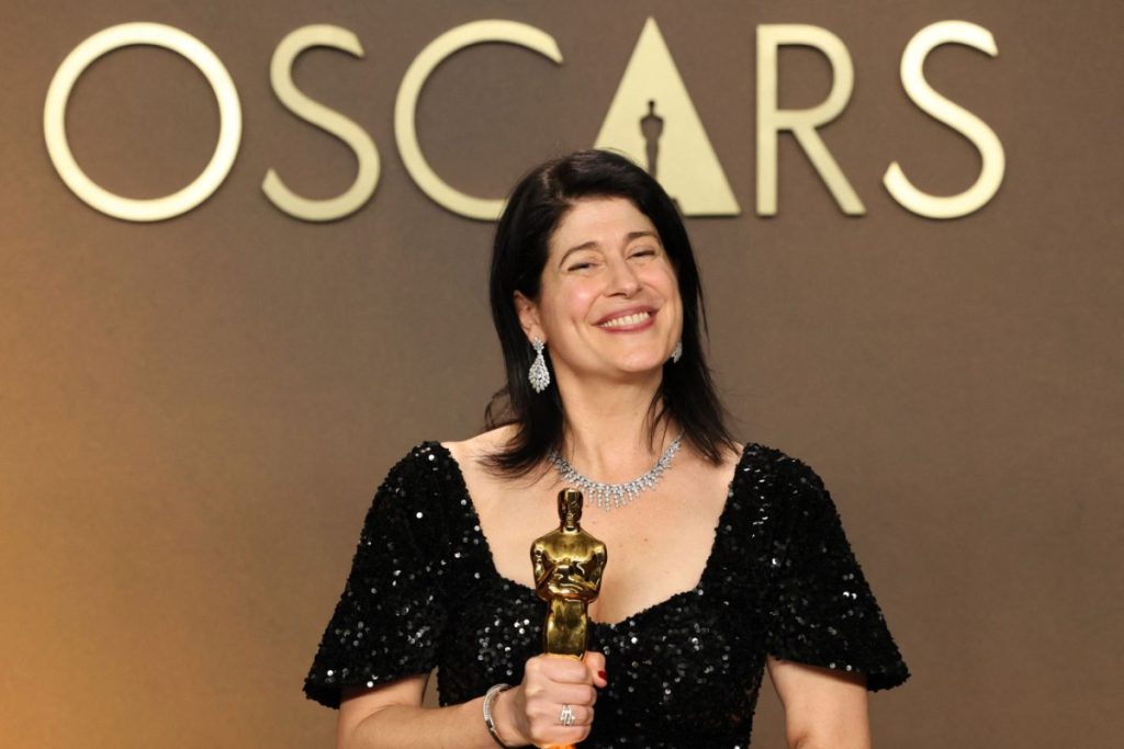 Το προφίλ της ελληνικής καταγωγής Κασσάνδρα Κουλουκουντίς που βραβεύτηκε στα Όσκαρ