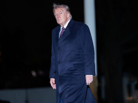 Ο Τραμπ κινδυνεύει να πιαστεί σε «παγίδα κλιμάκωσης» στο Ιράν – Λέει ότι νίκησε αλλά απειλεί φίλους και εχθρούς για στήριξη