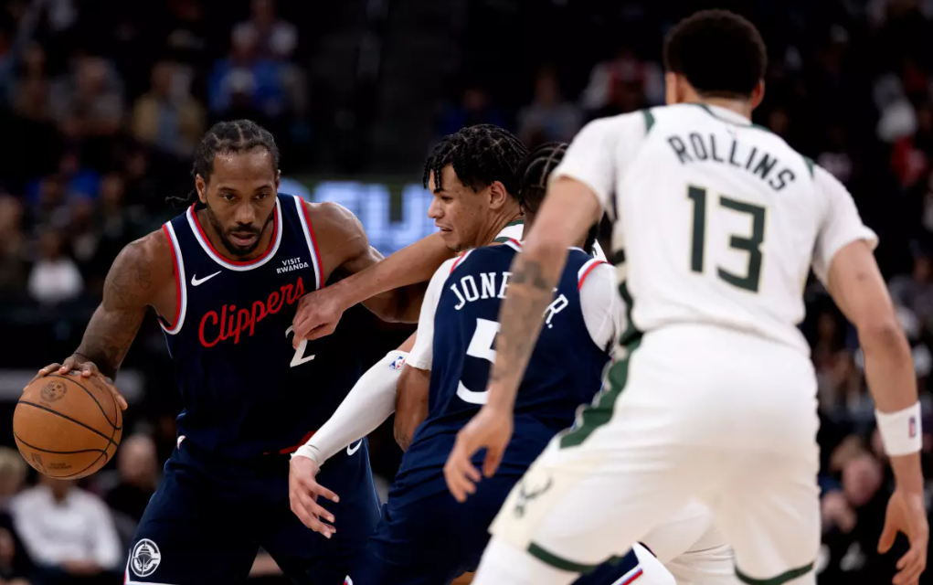 «Ναυάγιο» χωρίς τον Γιάννη οι Μπακς – Νίκες για Θάντερ και Σπερς