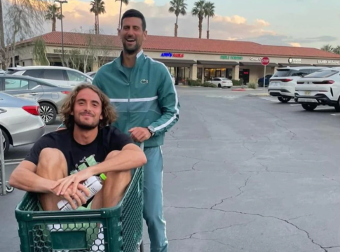 Μυθική φωτογραφία: Ο Τζόκοβιτς πήγε σούπερ μάρκετ και ψώνισε… Τσιτσιπά! (pic)