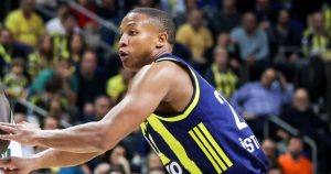 Ο Ντέβον Χολ, τα 2.500.000 ευρώ ετησίως και ο… Ολυμπιακός